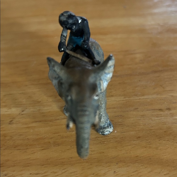 Elephant 🐘 - Picture 2 of 7